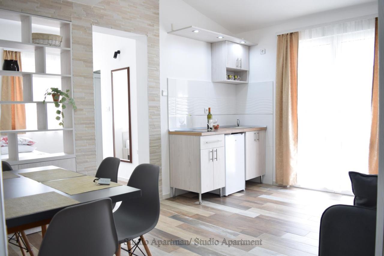 Apartmani "Nebo" 수토모레 외부 사진